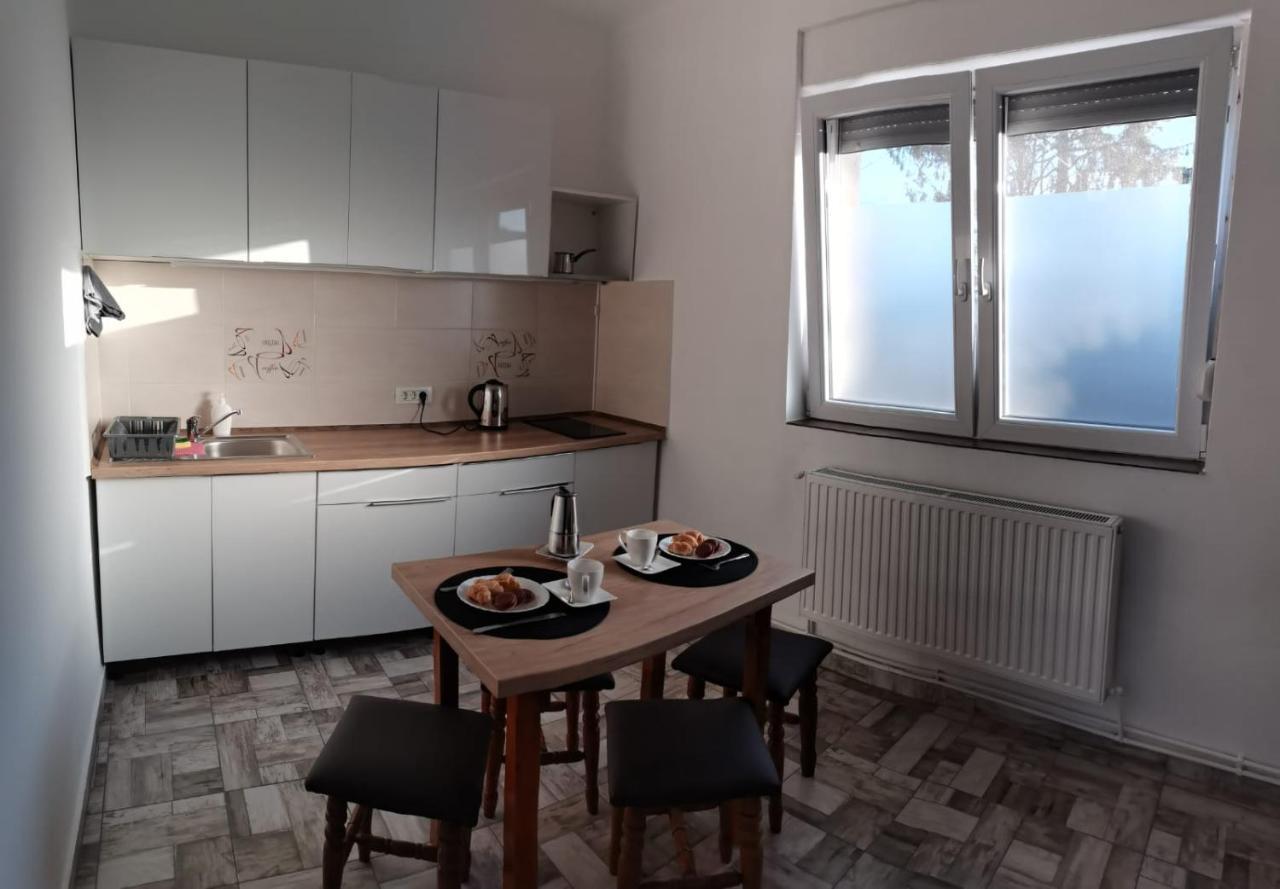 Carla'S Place Ap1 Oradea Exterior photo